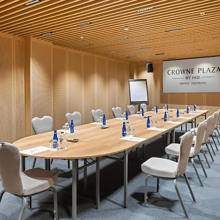 מלון Crowne Plaza Zeytinburnu By Ihg *